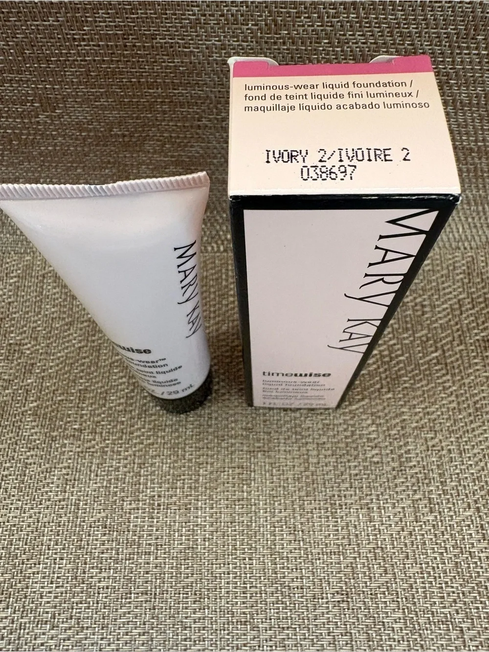 Mary Kay Timewise Luminous-Wear Liquid Foundation Ivory 2 (038797) New In Box